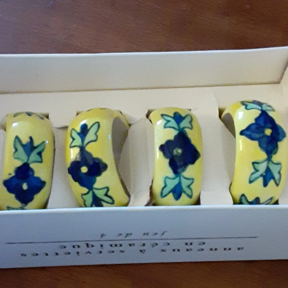 Pier 1 yellow blue green ceramic napkin rings set Of 4 LIKE NEW IN BOX